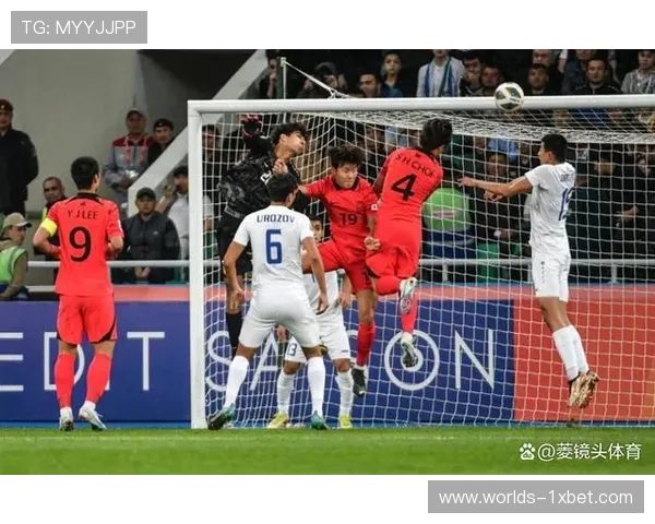 阿联酋VS伊拉克冲突瞬间:主裁判VAR介入判罚点球引争议